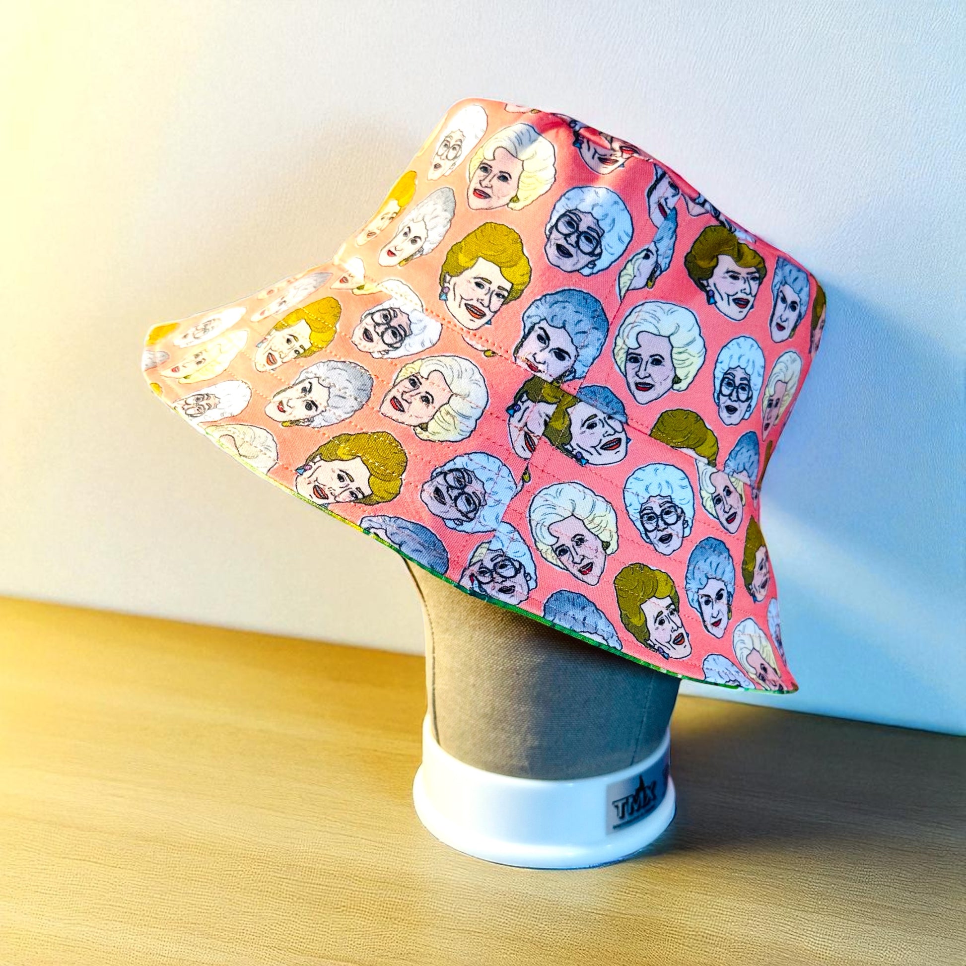 Reversible bucket hat